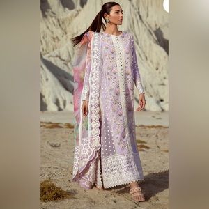 Crimson Saira Shakira Lawn 2022. Size L/XL Been worn once.